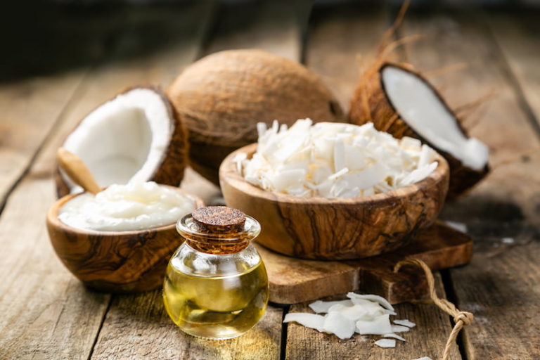 Qué beneficios tiene el aceite de coco para el pelo - Man Medical